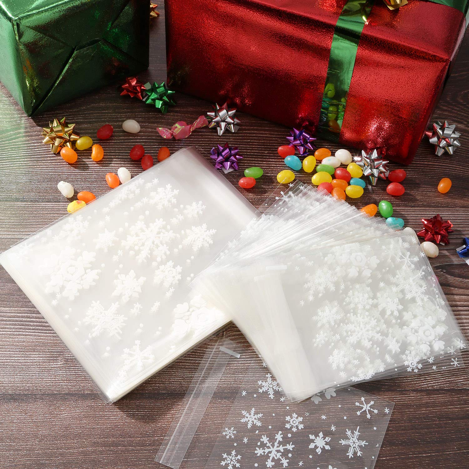 JOVITEC 200 Pieces Christmas Candy Bags Treat Bags Self-Adhesive Cellophane Gift Bags with Snowflake Patterns, 2 Sizes