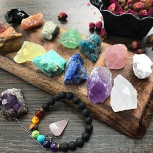 Chakra Therapy Starter Collection 17 pcs Healing Crystals kit, 7 Raw Chakra Stones,7 Colorful Gemstones, Amethyst,Rose Quartz Pendulum,Chakra Lava Bracelet,Dry Roses,Guide,COA,Gift Ready