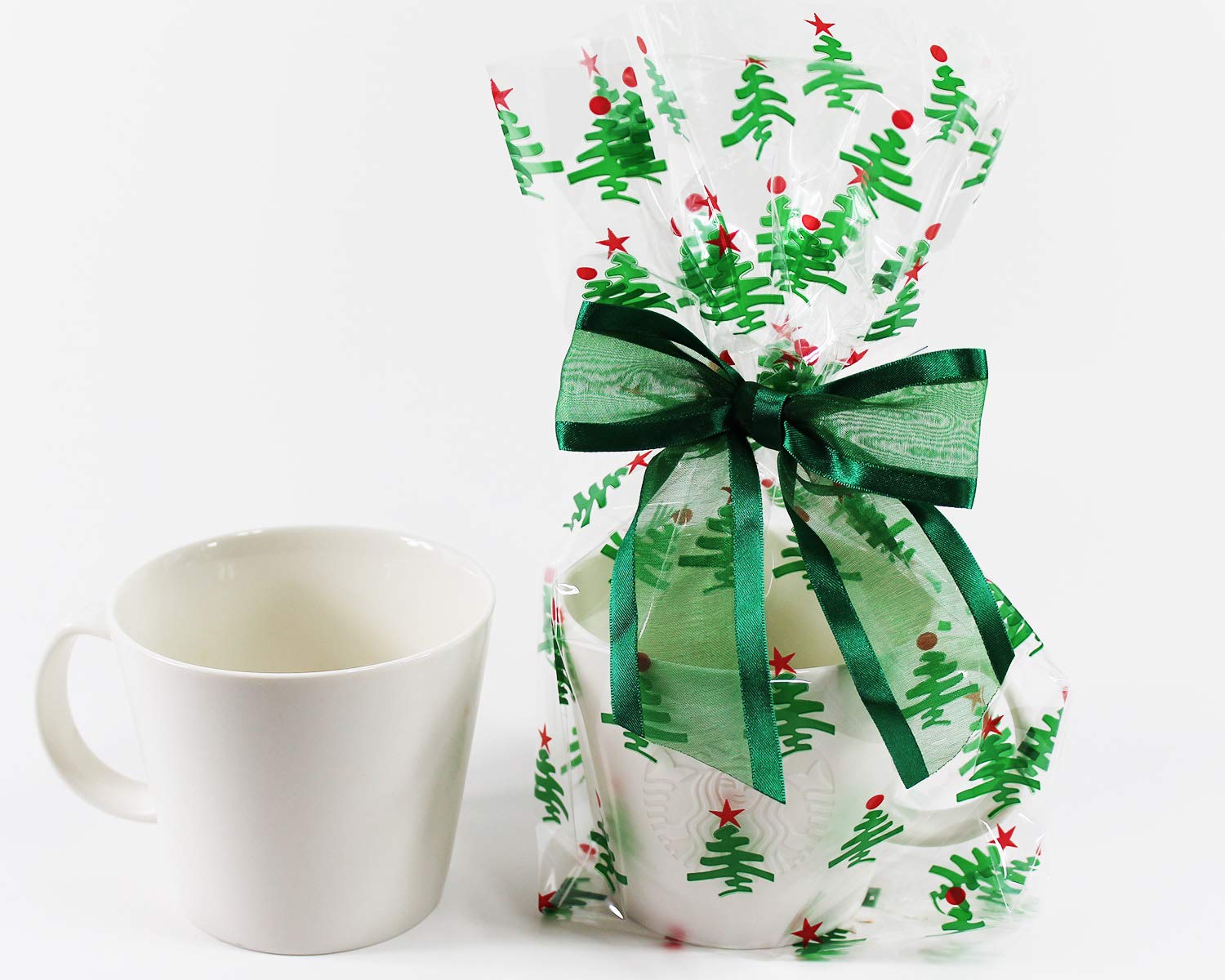 Saybrook Products Christmas Trees Holiday Cellophane Treat Party Favor Bags with Twist-Tie Organza Bow. Set of 10 Ready-to-Use, Gussetted 11x5x3 Goodie Bags with Green Bows.