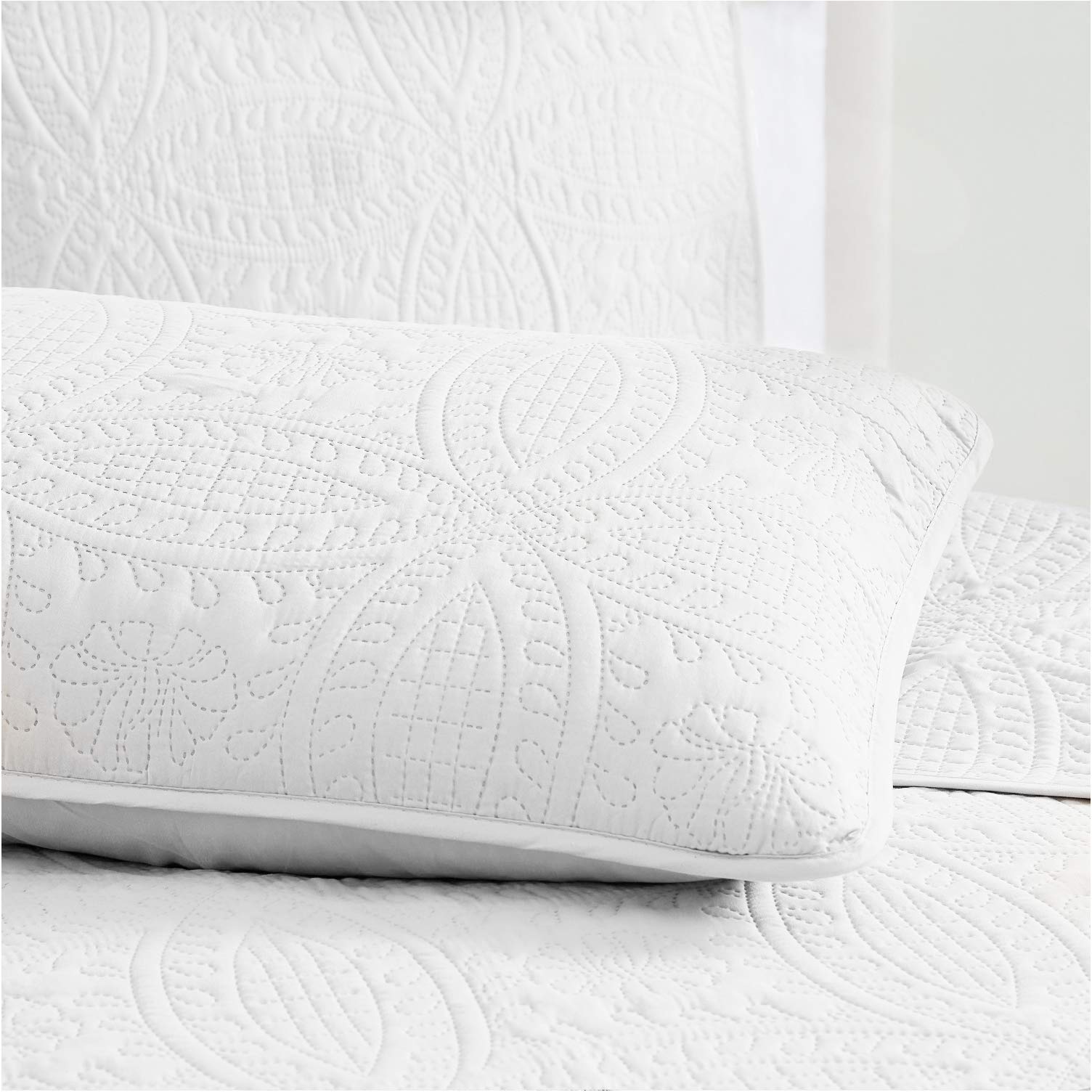 Mellanni Full/Queen Bedspread Coverlet Set - Bedding Cover with Shams - Ultrasonic Quilting Technology - 3 Piece Oversized Quilt Set - Bedspreads & Coverlets (Full/Queen, White)