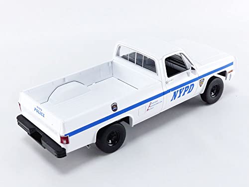 Greenlight 13561 NYPD 1984 CUCV M1008 - New York City Police Department (NYPD) 1:18 Scale