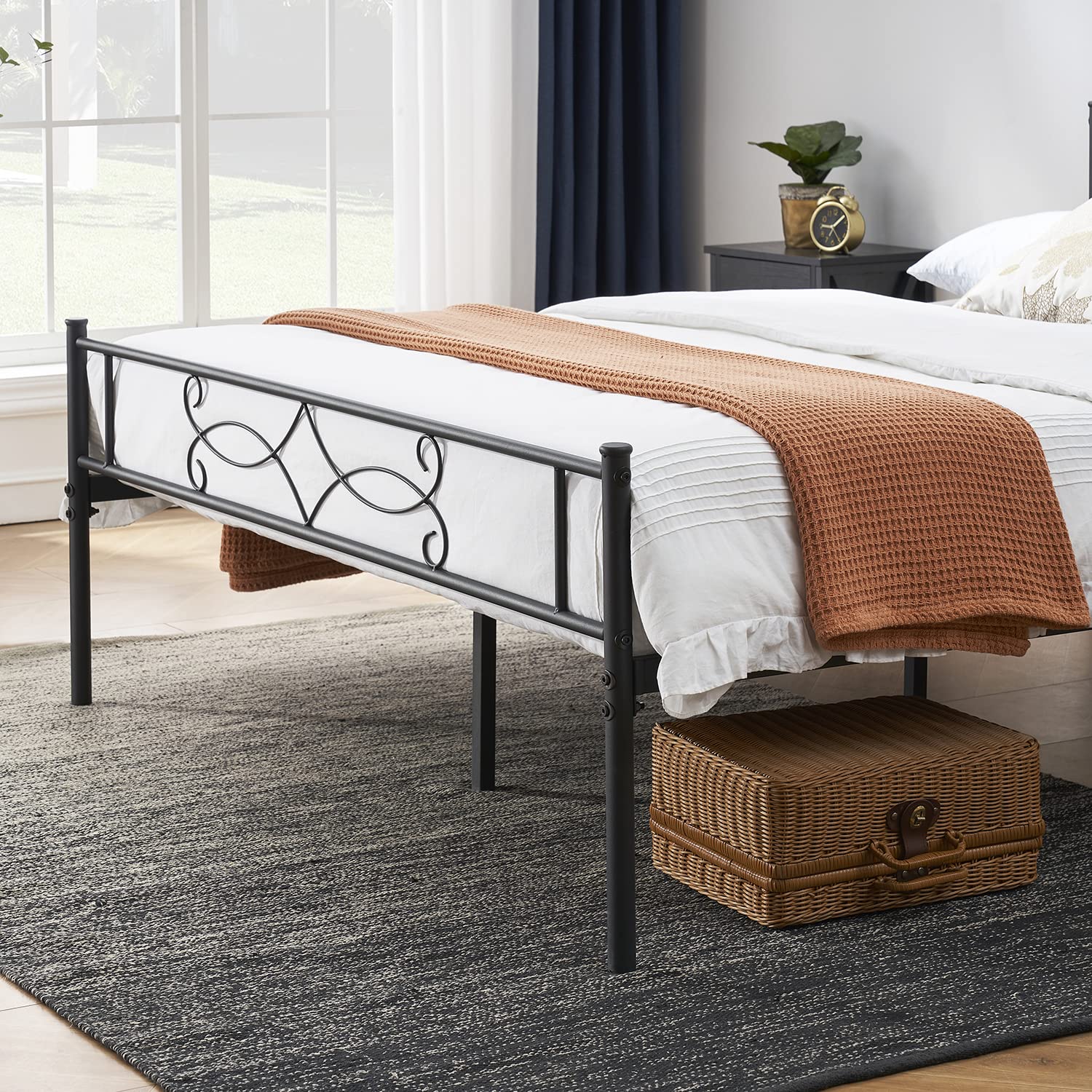 VECELO 14" Metal Platform Bed Frame with Headboard,Premium Steel Slat Support No Box Spring Needed,Noise-Free Anti-Slip,Easy Assembly(Queen size)