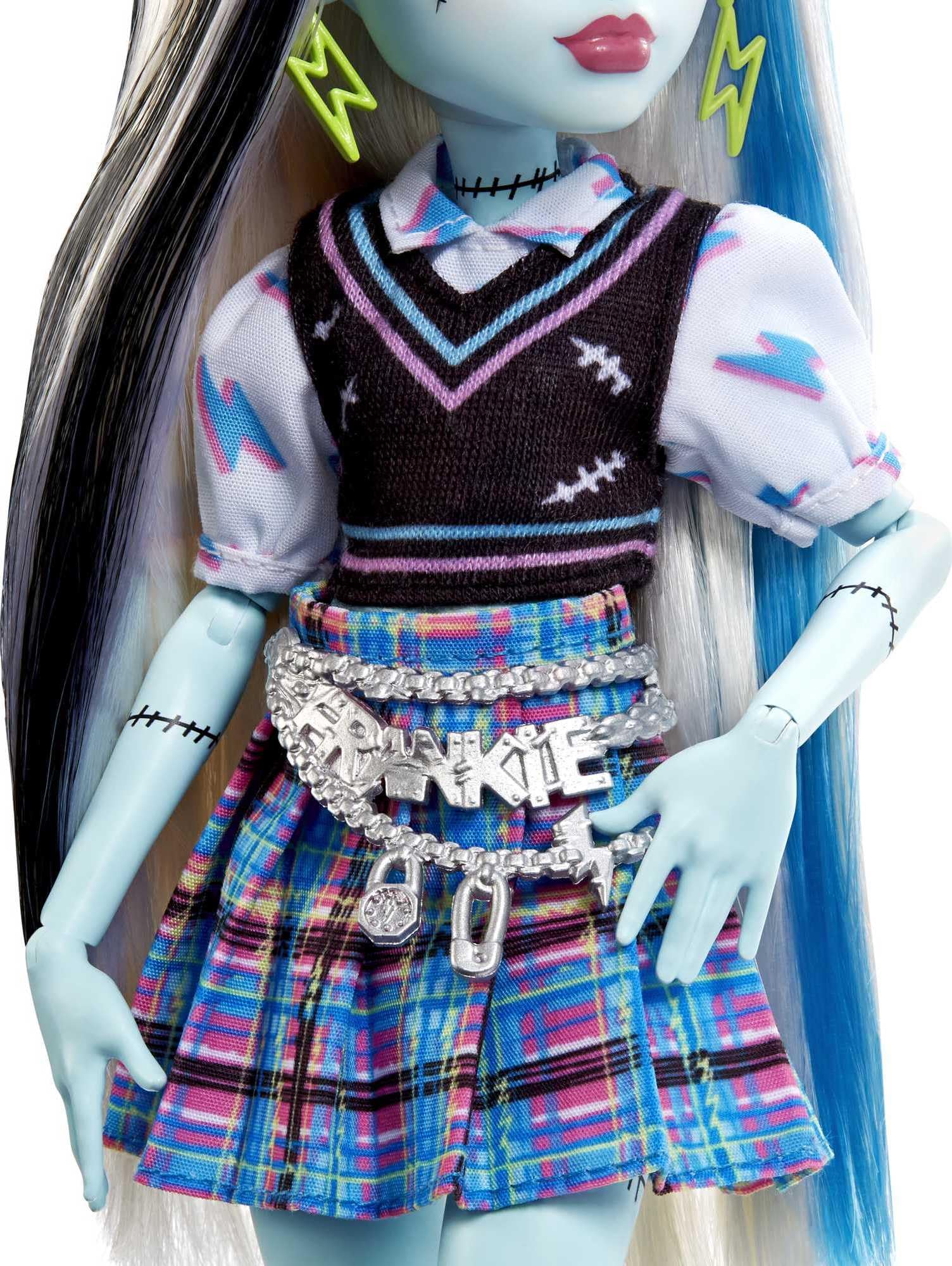 Monster High Doll, Frankie Stein with Blue & Black Streaked Hair in Signature Look with Fashion Accessories & Pet Dog Watzie