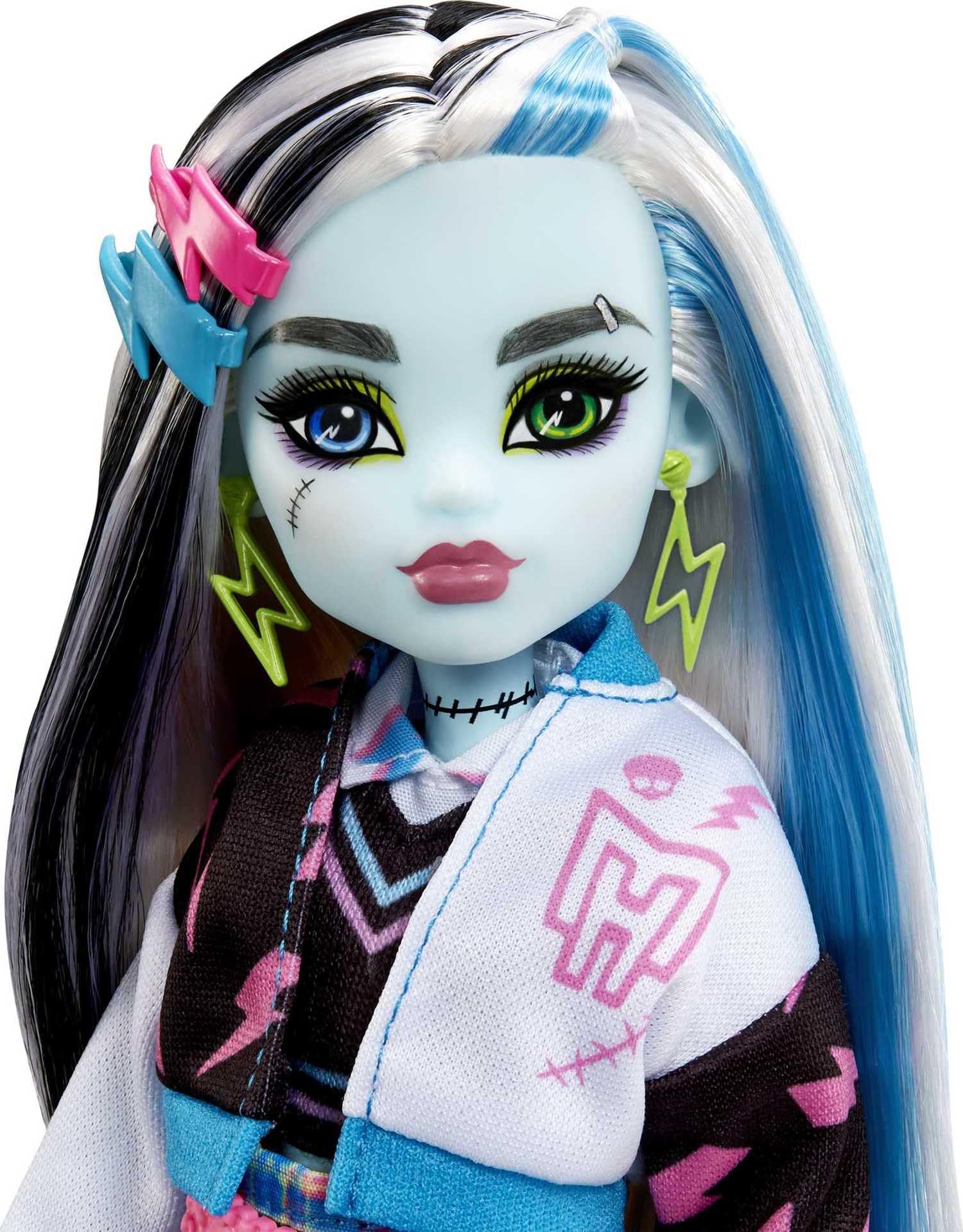 Monster High Doll, Frankie Stein with Blue & Black Streaked Hair in Signature Look with Fashion Accessories & Pet Dog Watzie