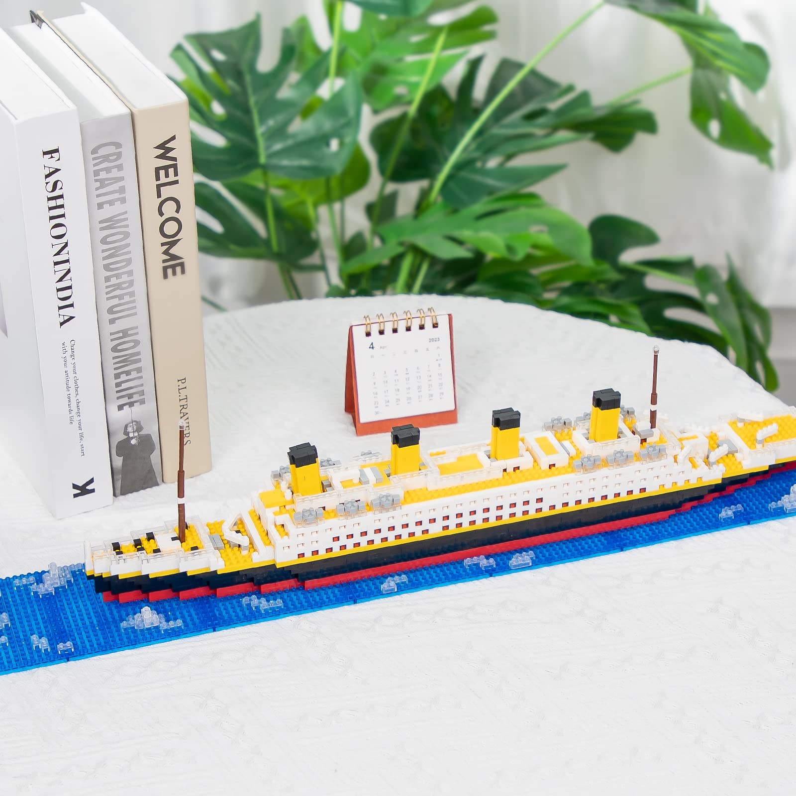 NEWABWN Titanic Model Building Block Set, Titanic Gifts, Titanic Toys with 1860 Pieces Micro Mini Blocks, DIY Bricks Toys for Adults and Kids