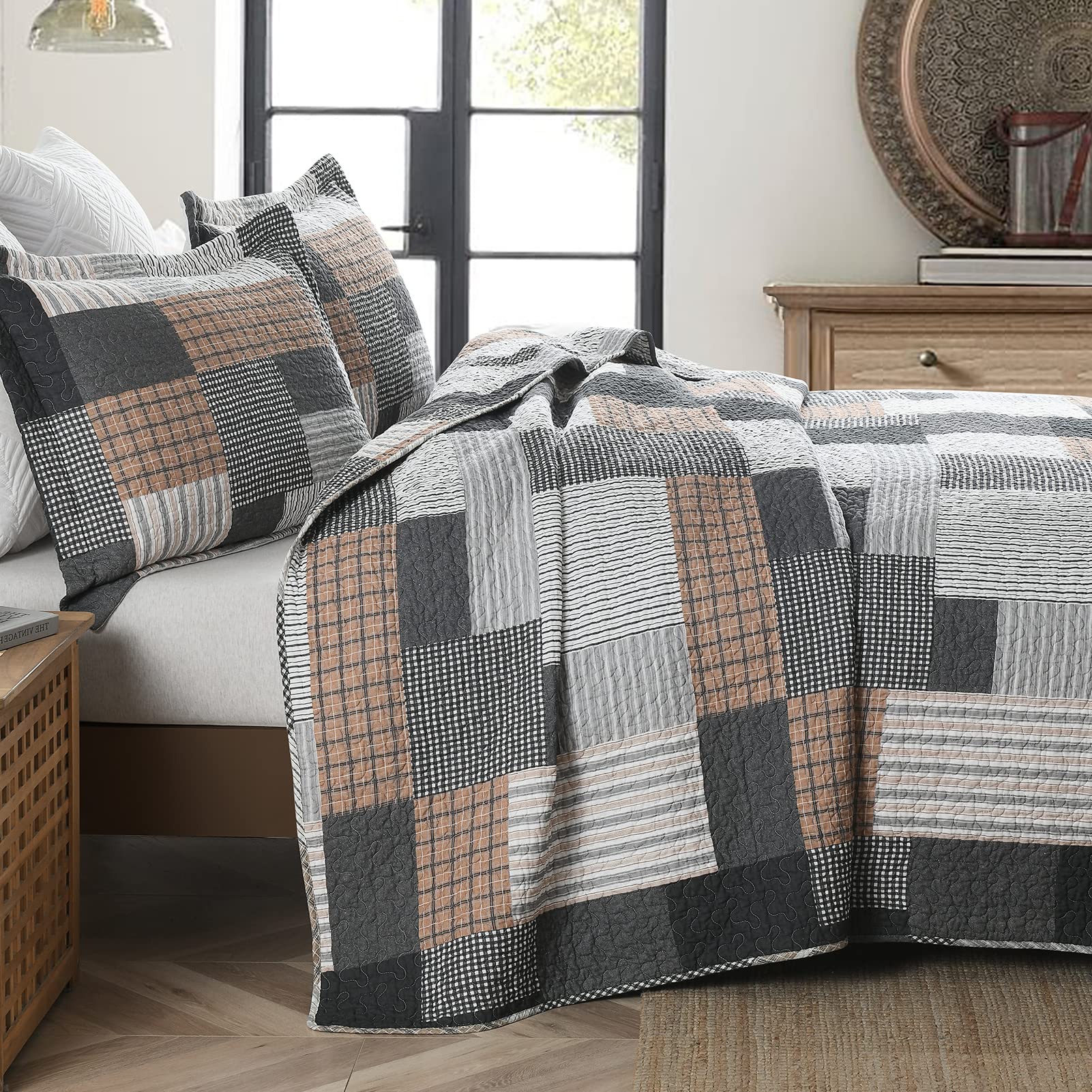 SahSahCasa, Queen Bedding Set, 3Pcs, 100% Cotton, Farmhouse Patchwork Quilt, Plaid Reversible, Grey/Black/Brown/White, All-Season Use, Lightweight, Washable