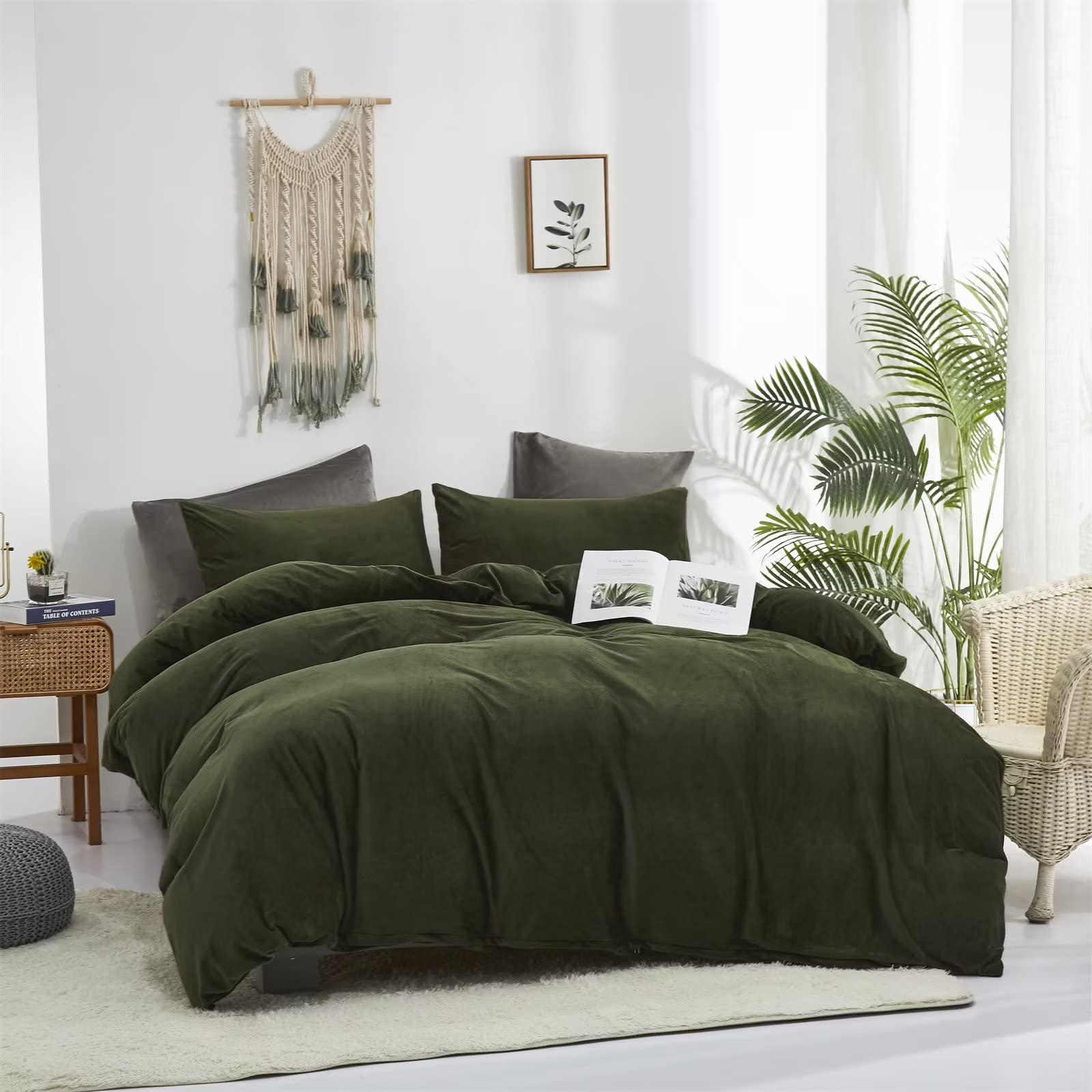 Houseri Velvet Olive Green Comforter Set King Fluffy Army Green Bedding Sets King Size Men Dark Green Micromink Sherpa Comforter Bedding Women Blackish Green Flannel Fuzzy Comforter Blanket Warm King