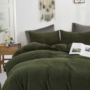 Houseri Velvet Olive Green Comforter Set King Fluffy Army Green Bedding Sets King Size Men Dark Green Micromink Sherpa Comforter Bedding Women Blackish Green Flannel Fuzzy Comforter Blanket Warm King