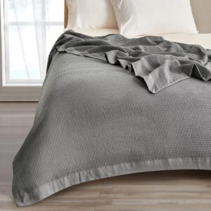 great bay home 100% cotton light grey waffle weave twin blanket | lightweight and breathable | soft versatile grey bed blanket | perfect for layering cotton blanket | hazel collection