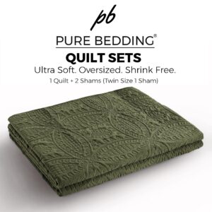 Quilt Set King/Cal King/California King Size Olive Green - Oversized Bedspread - Soft Microfiber Lightweight Coverlet for All Season - 3 Piece Includes 1 Quilt and 2 Shams, Geometric Pattern