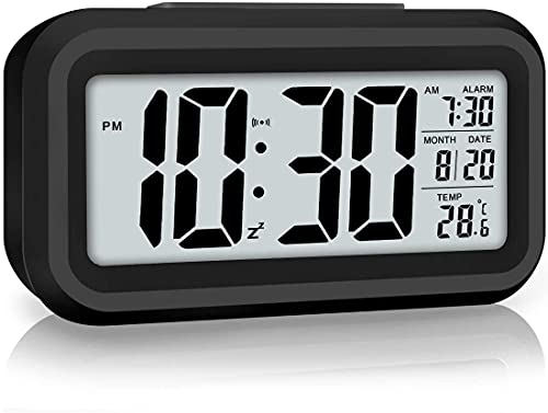 Lesipee Digital Alarm Clock, Clock for Bedroom, Desk Clock Battery Operated, Digital Clock with Smart Night Light 12/24H Display Snooze function for Heavy Sleepers