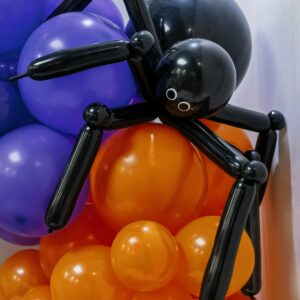 Halloween Balloon Garland Arch kit 131PCS Black Orange Green Purple Balloons Spider Balloons, Long Balloons Eyeball Balloons for Halloween Party Balloons Decoration Supplies