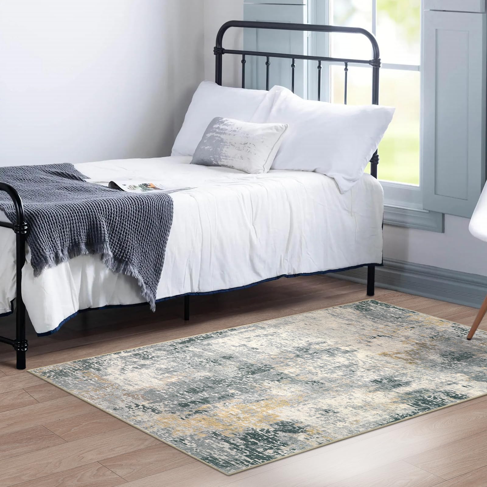 Morebes Modern Grey Area Rug Entryway Rug: 3x5 Rug Non Slip Abstract Soft Fluffy Pile Washable Carpet with Low Shaggy for Bedroom Dining Room Home Office Decor Under Kitchen Table