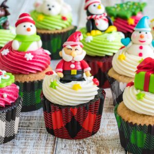 Whaline 600Pcs Christmas Cupcake Wrappers 3 Colors Buffalo Plaid Cupcake Liners Disposable Cupcake Liners Holders Paper Muffin Cups for Baking Home Kitchen Christmas Party Supplies