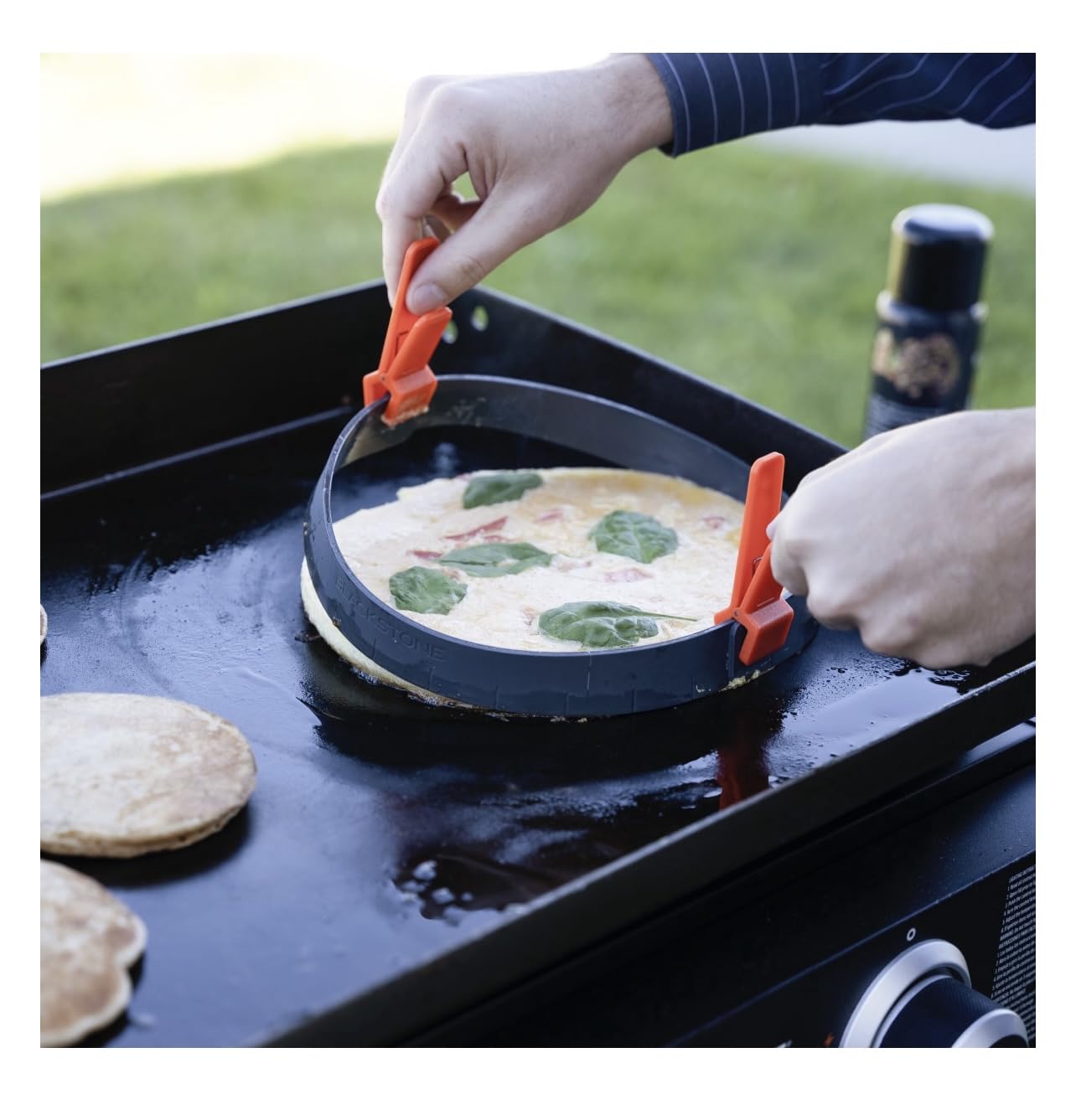 Blackstone AR 32 Ounce Collapsible Silicone Griddle Breakfast Tool Set with Heat Resistant Silicone Construction (4.65 x 4.65 x 6.85 Inches)