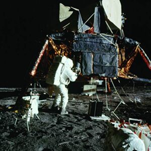 NASA Moon Missions Operations Manual: 1969 - 1972 (Apollo 12, 14, 15, 16 and 17) - An insight into the engineering, technology and operation of NASA's advanced lunar flights (Haynes Manuals)