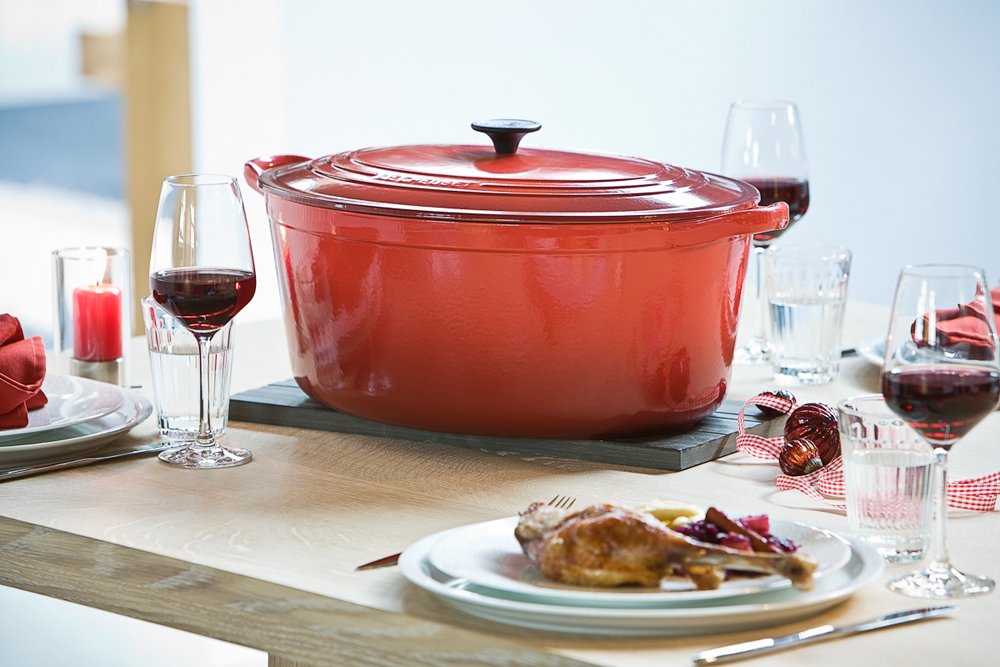 Le Creuset Enameled Cast-Iron 15-1/2-Quart Oval French Oven, Cherry