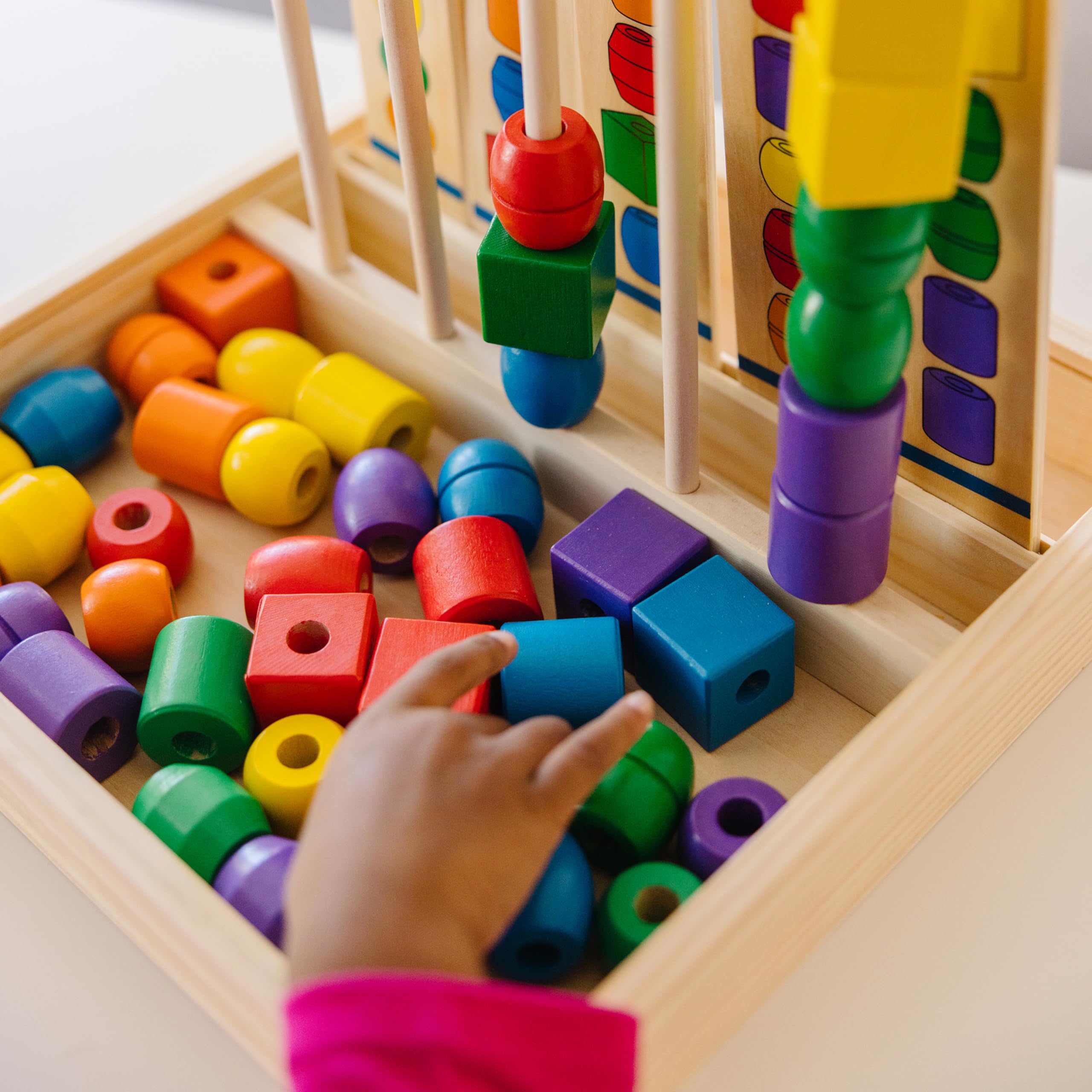 Melissa & Doug Bead Sequencing Set With 46 Wooden Beads and 5 Double-Sided Pattern Boards - Color Recognition Toys, Matching Shapes Stacker, Shape Sorter Toys For Kids Ages 4+