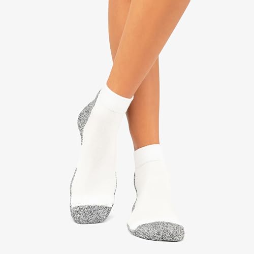 Thorlos Women's LRMXM Light Running Thin Padded Ankle Sock, White, Medium