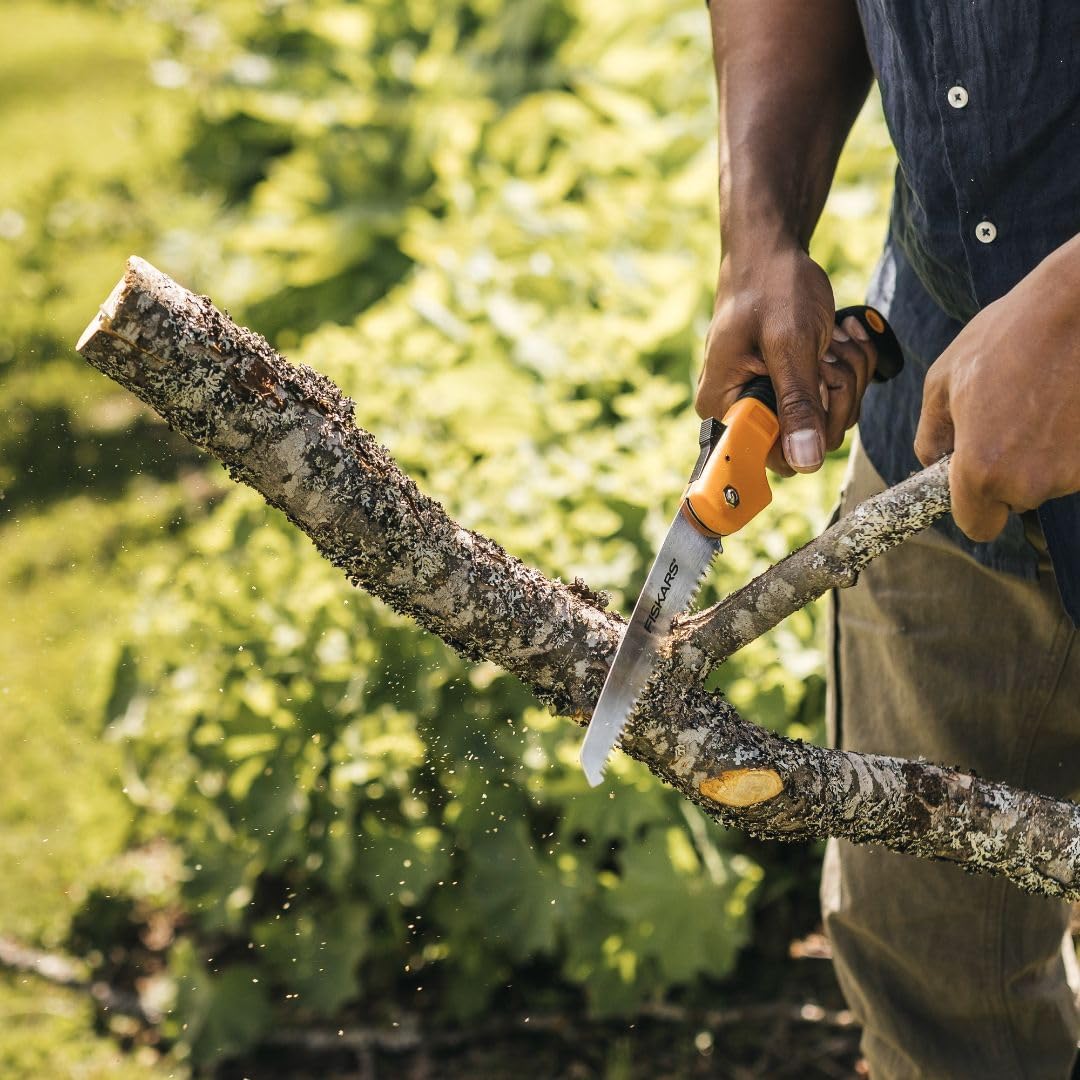 Fiskars Hand Saw, Folding Saw with Power Tooth Saw Blade with Triple Ground Teeth that Powers Through Wood Faster, Soft Grip 7-Inch Pruning Saw