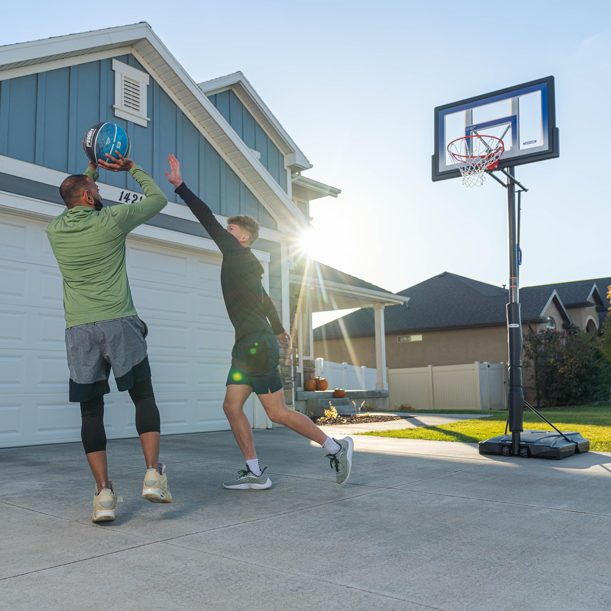 Lifetime 51550 Courtside Portable Basketball Hoop, 48-Inch Backboard