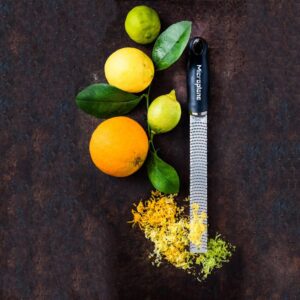 Microplane Premium Classic Series Zester Grater, 18/8, Black - Lemon Zester & Cheese Grater & Vegetable Grater - Citrus, Parmesan Cheese, Garlic, Ginger, Nutmeg, Chocolate - Stainless Steel Grater