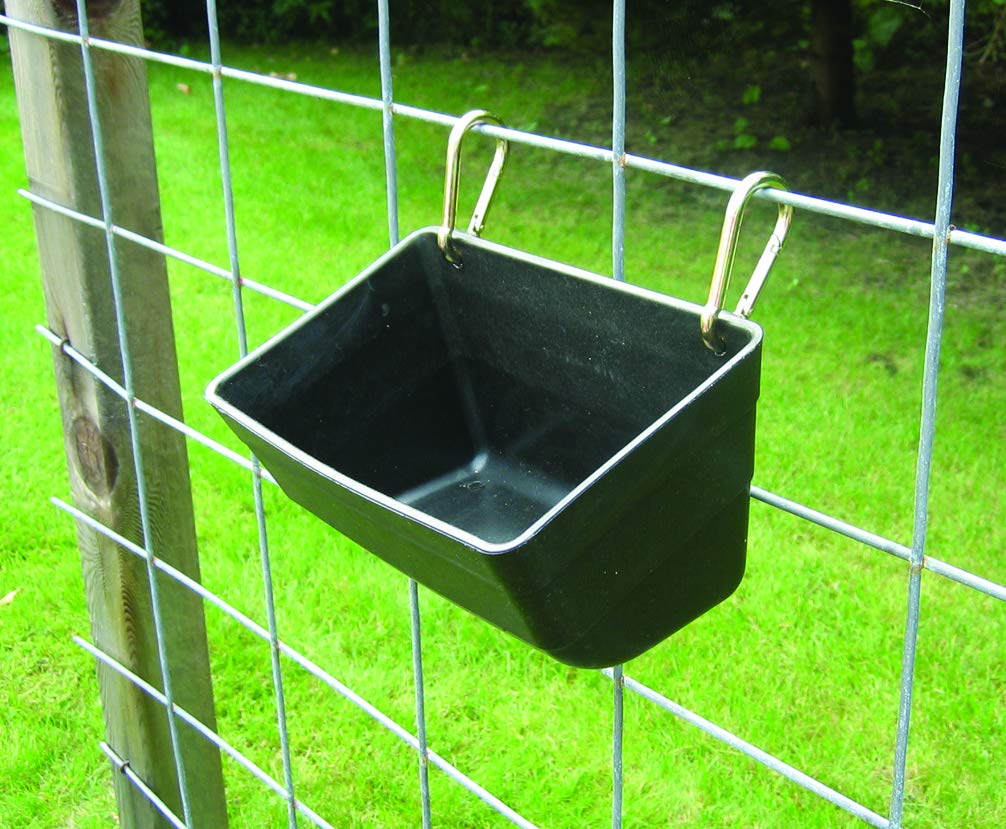 Little Giant® Plastic Fence Feeder | Pig Feeder | Clip On Fence Feeder | Mountable Feed Bucket | 4.5 Quarts | Black