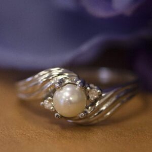 Direct-Jewelry 10k White Gold Freshwater Cultured Pearl And Diamond Ring (Size 4.5)