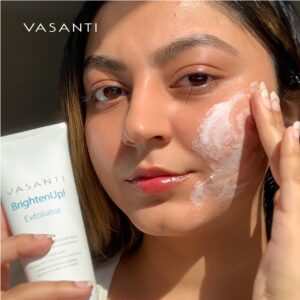 VASANTI Enzymatic Face Rejuvenator Exfoliating Face Wash by VASANTI - Enriched with Papaya, Microcrystals, Aloe Vera - Get Healthy Glowing Skin - Original Size (120g)