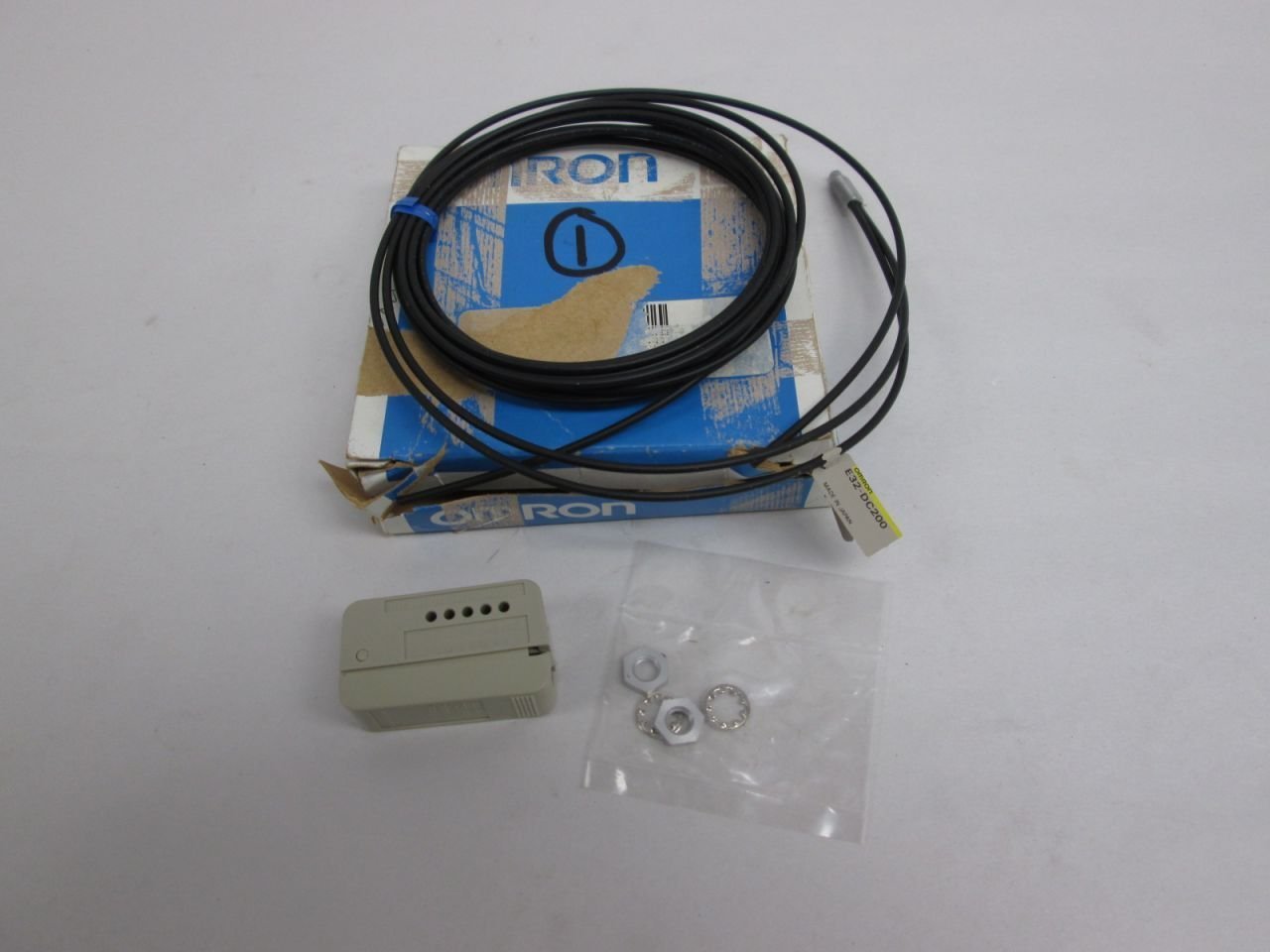 1- OMRON E32-DC200 PHOTOELECTRIC SENSOR