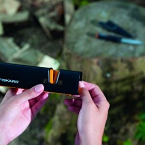 Fiskars XSharp Axe and Knife Sharpener, Ceramic sharpening stone/Fiberglass reinforced plastic case, Black/Orange, 1000601