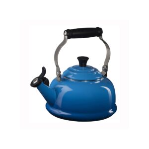 le creuset whistling kettle - marseille - 1.8 qt