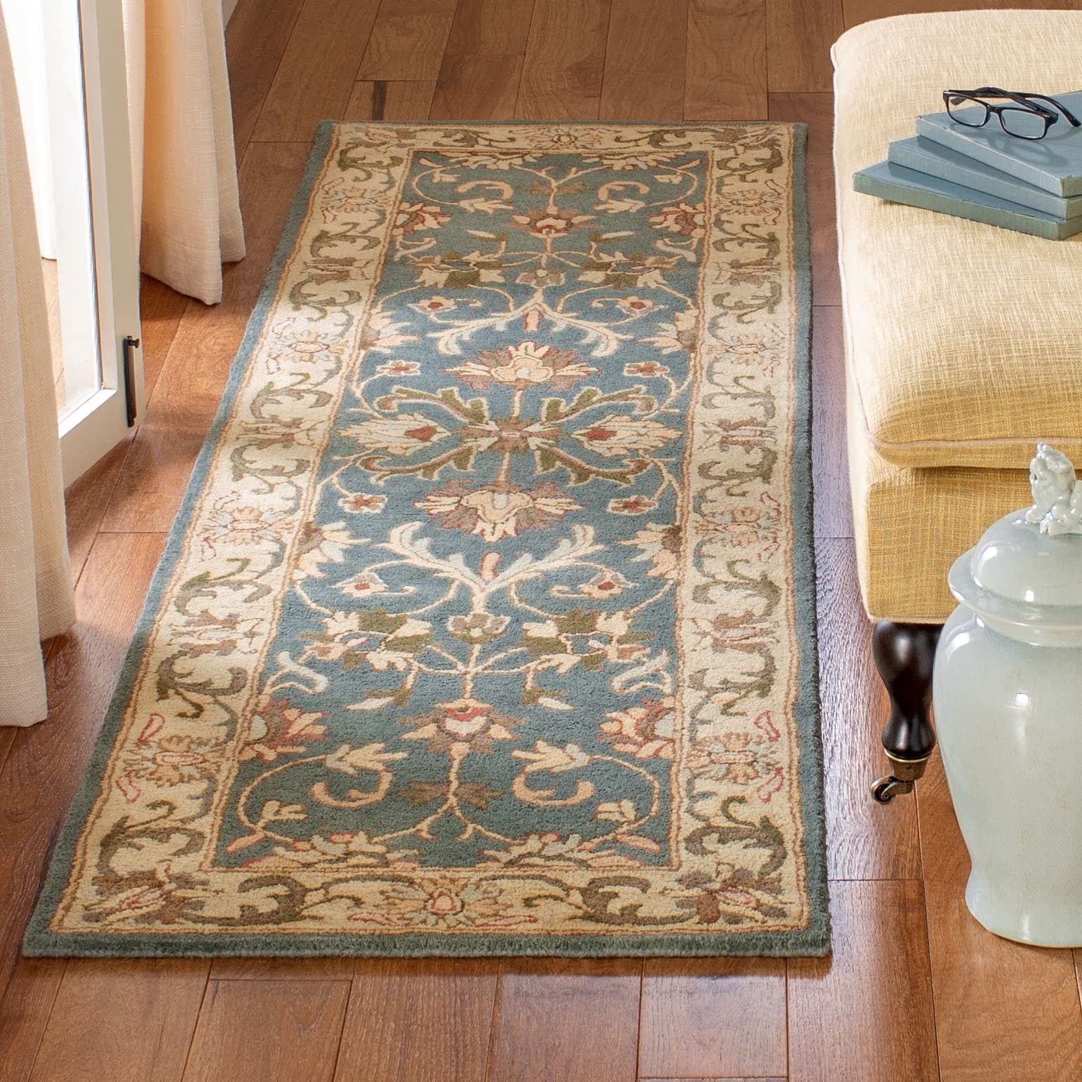 SAFAVIEH Heritage Collection Area Rug - 9' x 12', Blue & Beige, Handmade Traditional Oriental Wool, Ideal for High Traffic Areas in Living Room, Bedroom (HG811B)