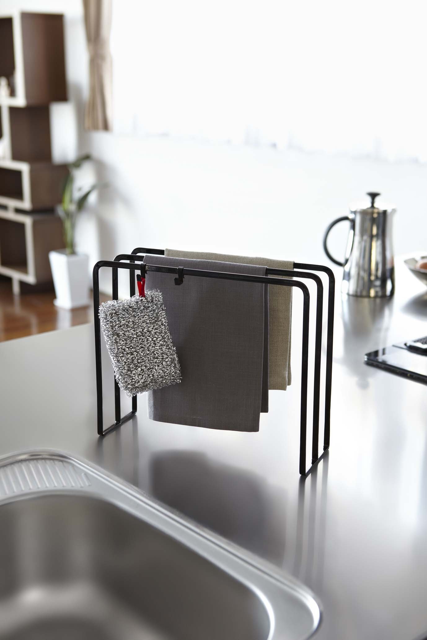 YAMAZAKI Dish Home Dishcloth Hanger | Steel | Towel Holder, One Size, Black