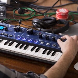 Novation MiniNova analogueue Modeling Sythesizer (NOVSYNTH02UKEU)