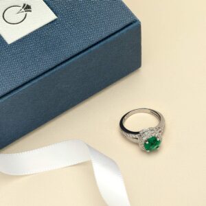 PEORA Simulated Emerald Ring in Sterling Silver, Vintage Halo Design, Round Shape, 7mm, 1.25 Carats, Size 7