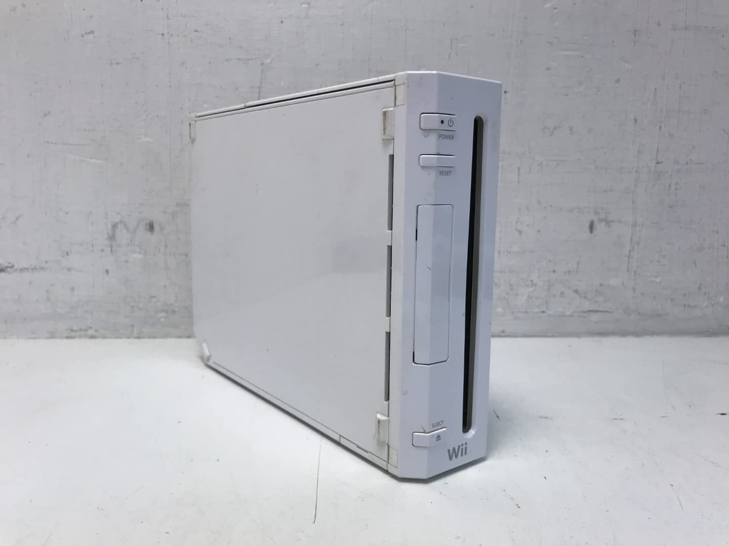 Nintendo Wii Console, White RVL-101 (NEWEST MODEL)