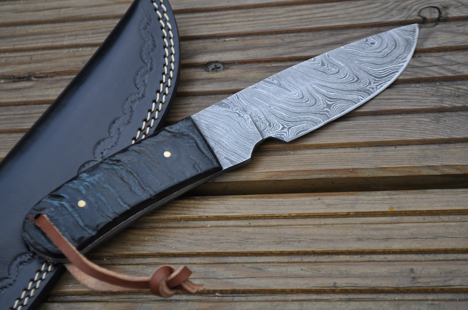 Perkin Handmade Damascus Steel Knife - Hunting Knife - Ram's Horn Handle- Full Tang - Amazing Value