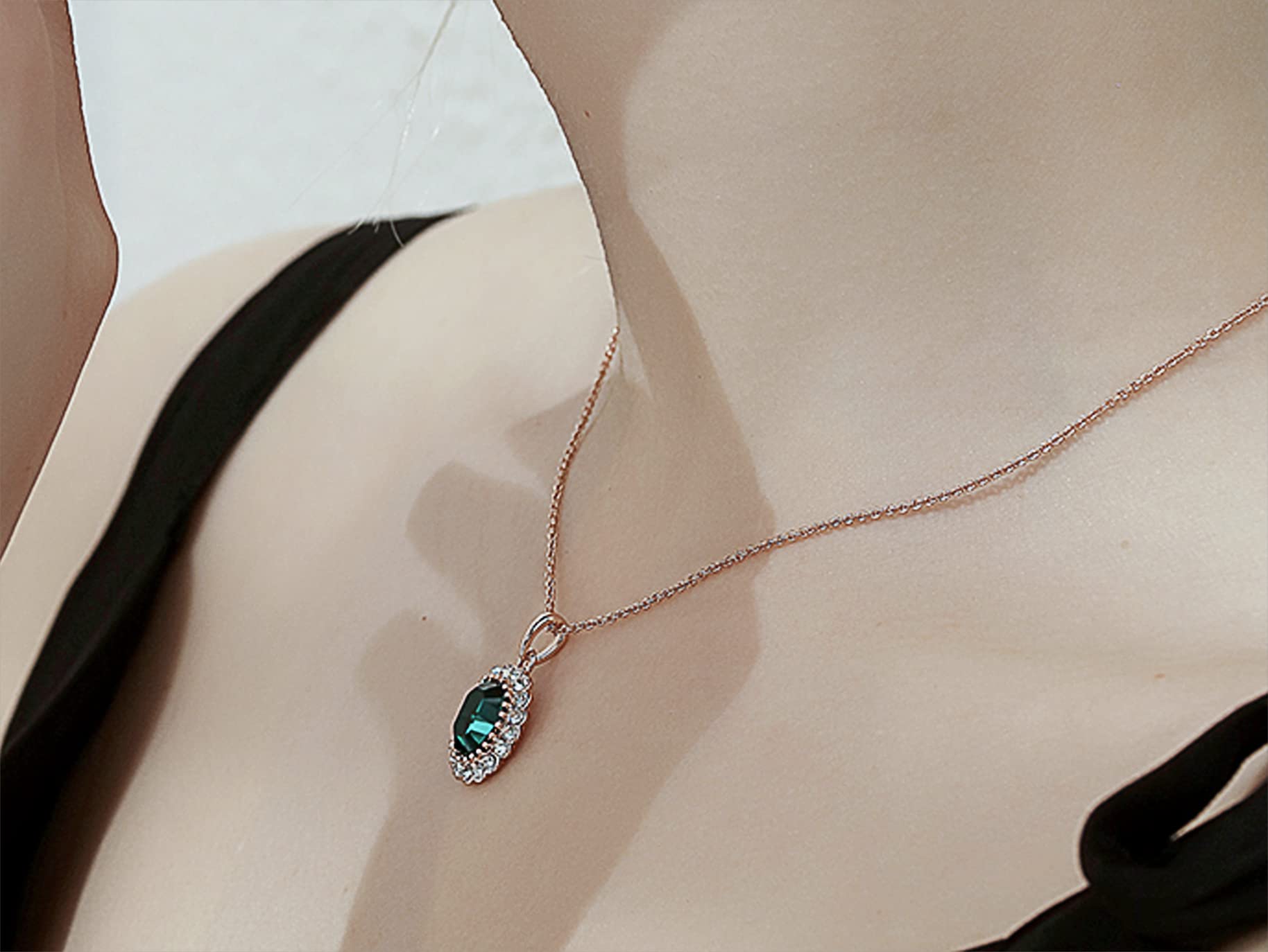 Oval Shaped Swarovski Elements Crystal Pendant Necklace Fashion Jewelry for Women (Rose Gold Emerald Green)