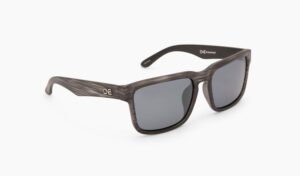 optic nerve - premium & affordable polarized wayfarer sunglasses for men/women, mashup edition with matte driftwood grey frame/smoke/silver flash lens