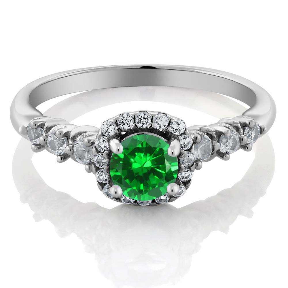 Gem Stone King 925 Sterling Silver Simulated Emerald and White Created Sapphire Engagement Ring For Women (1.26 Cttw, Round 5MM, Available 5,6,7,8,9) (Size 7)