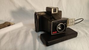 vintage 1970's polaroid land camera square shooter