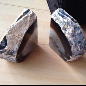 JIC Gem 1 Pair(6 to 8 Lbs) Natural agate Bookends Decorative geode book ends for Heavy Books with Rubber Bumpers Crystal Bookends for Shelves and Office decoration