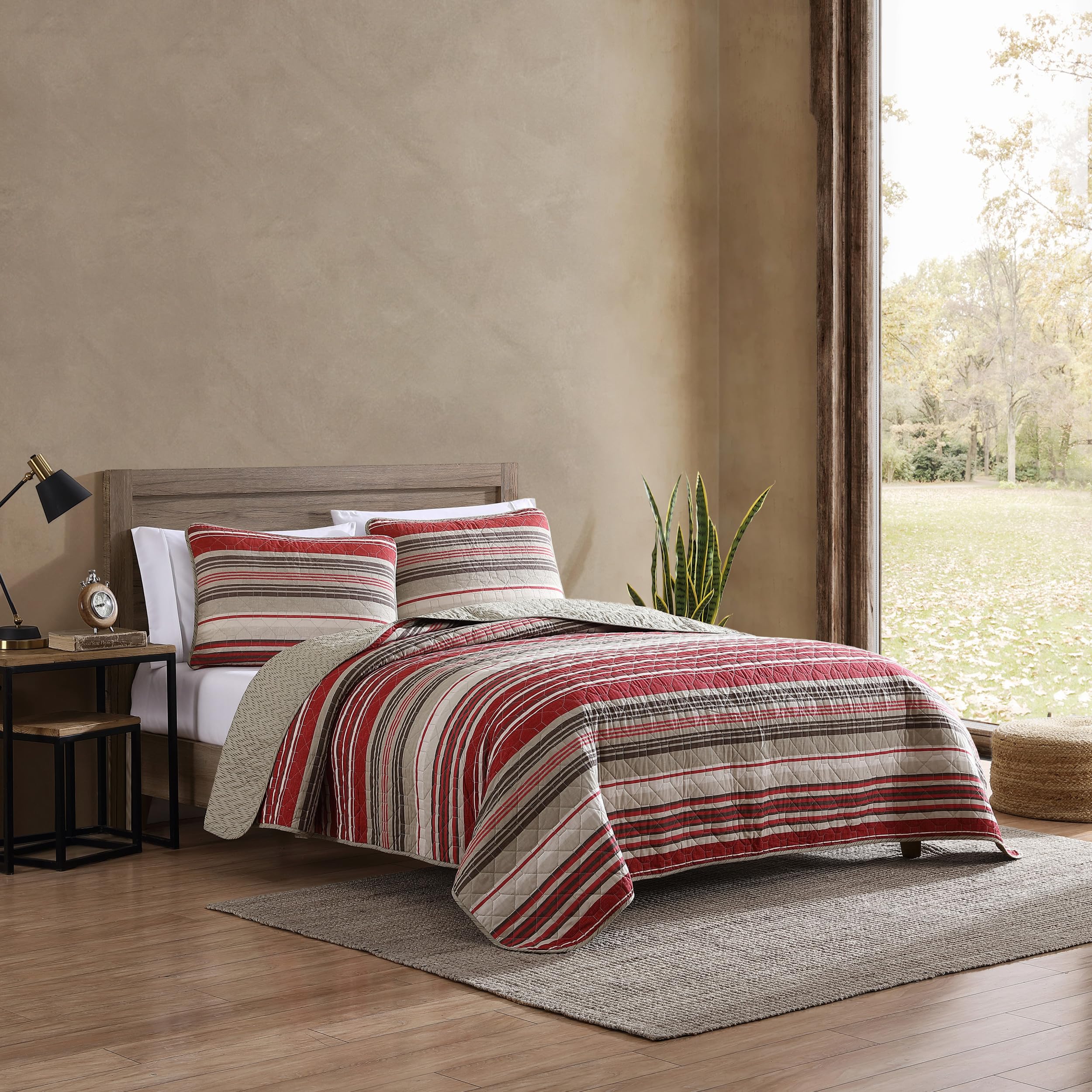 Eddie Bauer - King Quilt Set, Reversible Cotton Bedding with Matching Shams, Home Decor for All Seasons (Yakima Red, King)