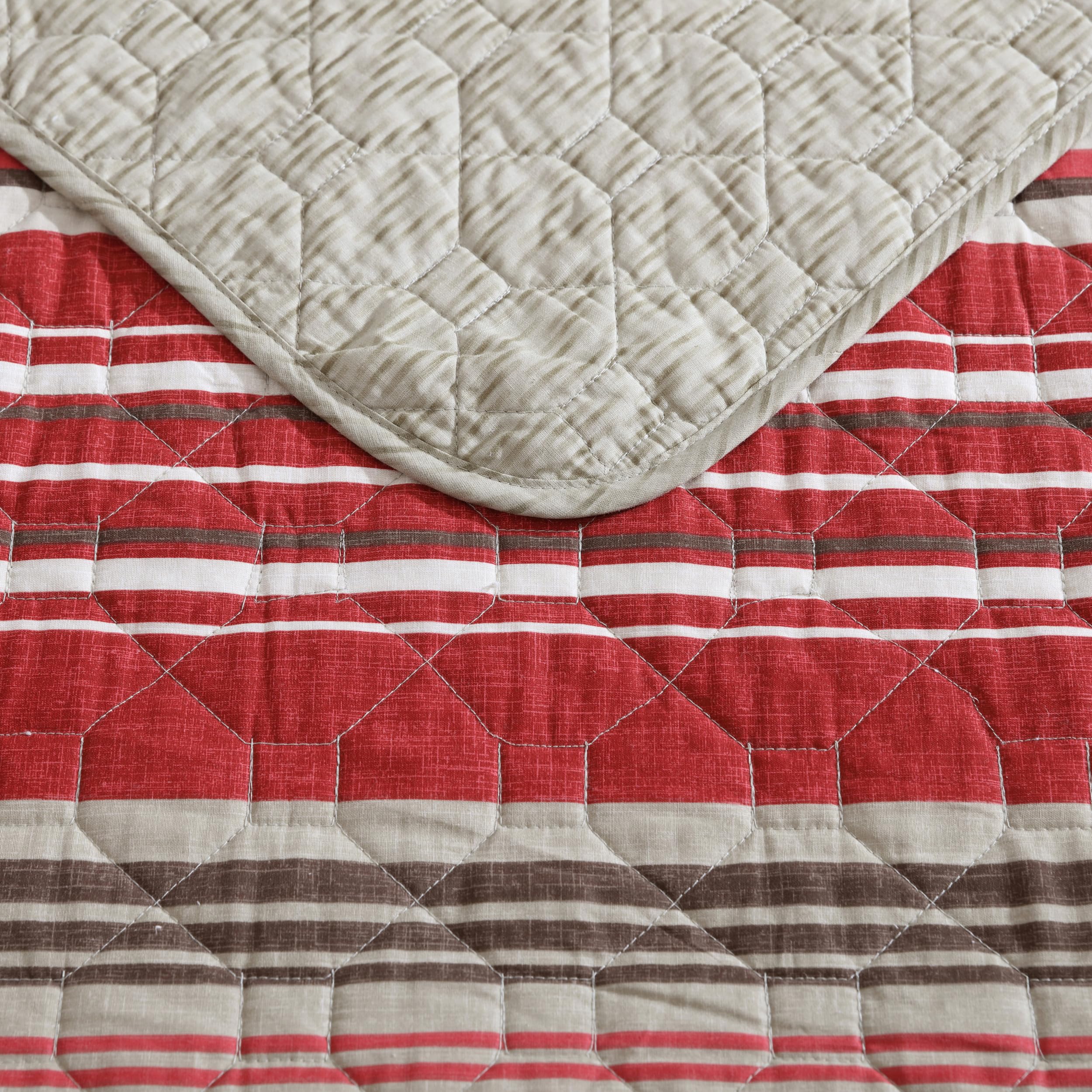 Eddie Bauer - King Quilt Set, Reversible Cotton Bedding with Matching Shams, Home Decor for All Seasons (Yakima Red, King)