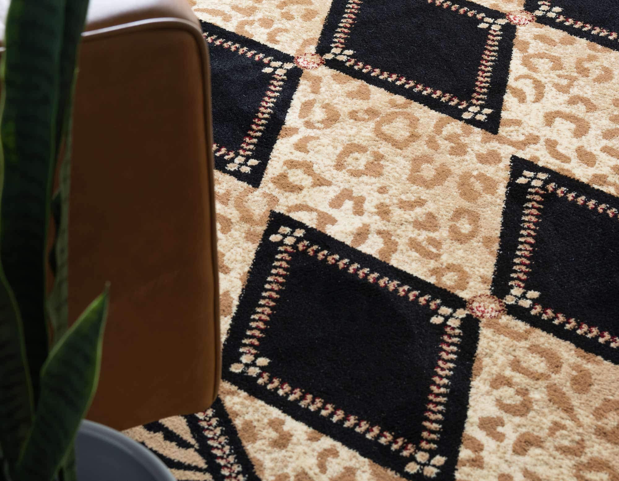 Unique Loom Wildlife Collection Animal Inspired with Leopard Geometric Bordered Design Area Rug, 6 ft x 9 ft, Light Brown/Black