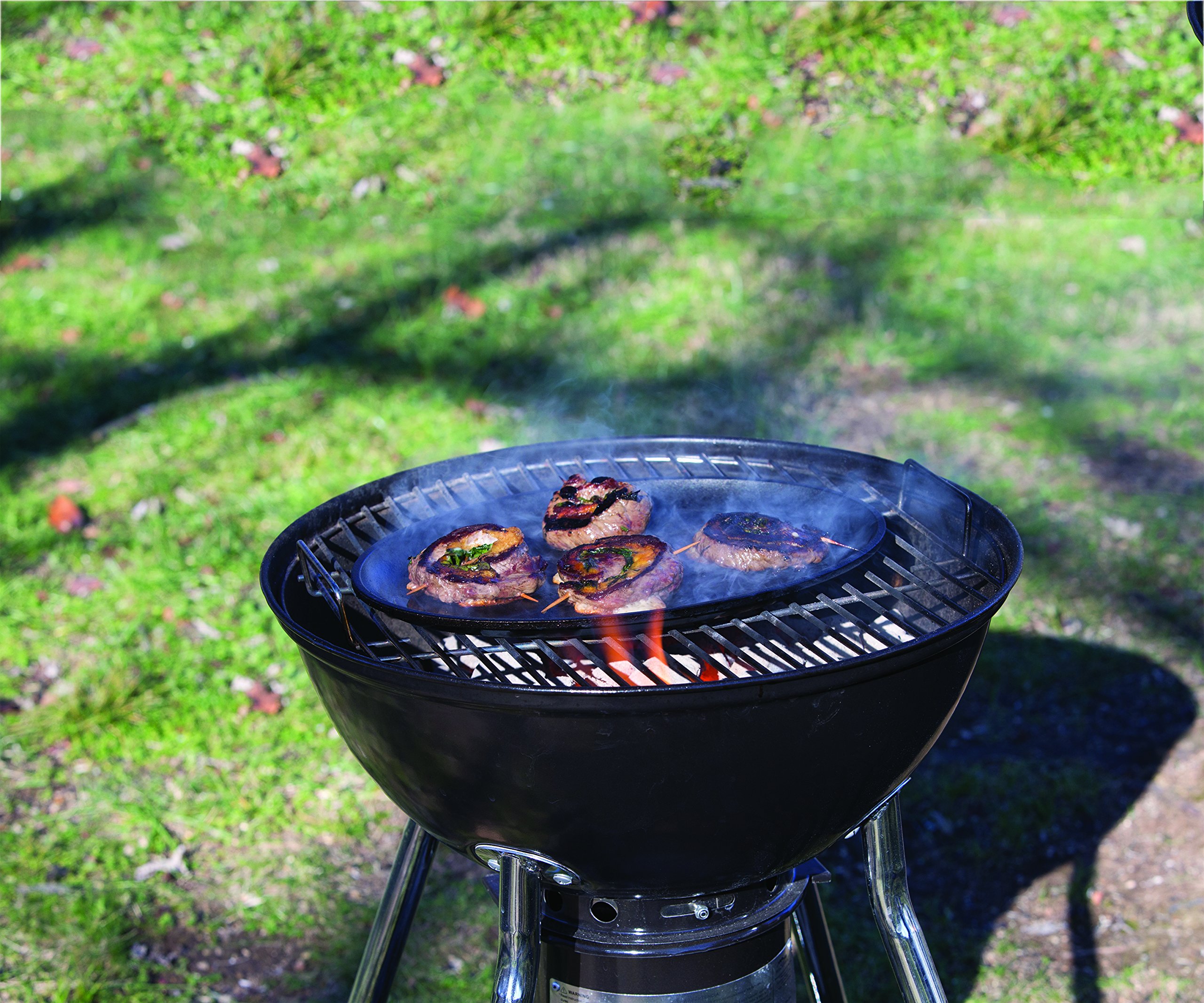 LODGE 17.78 cm / 7 inch Pre-Seasoned Cast Iron Round Serving Griddle, Inoxidable, Black