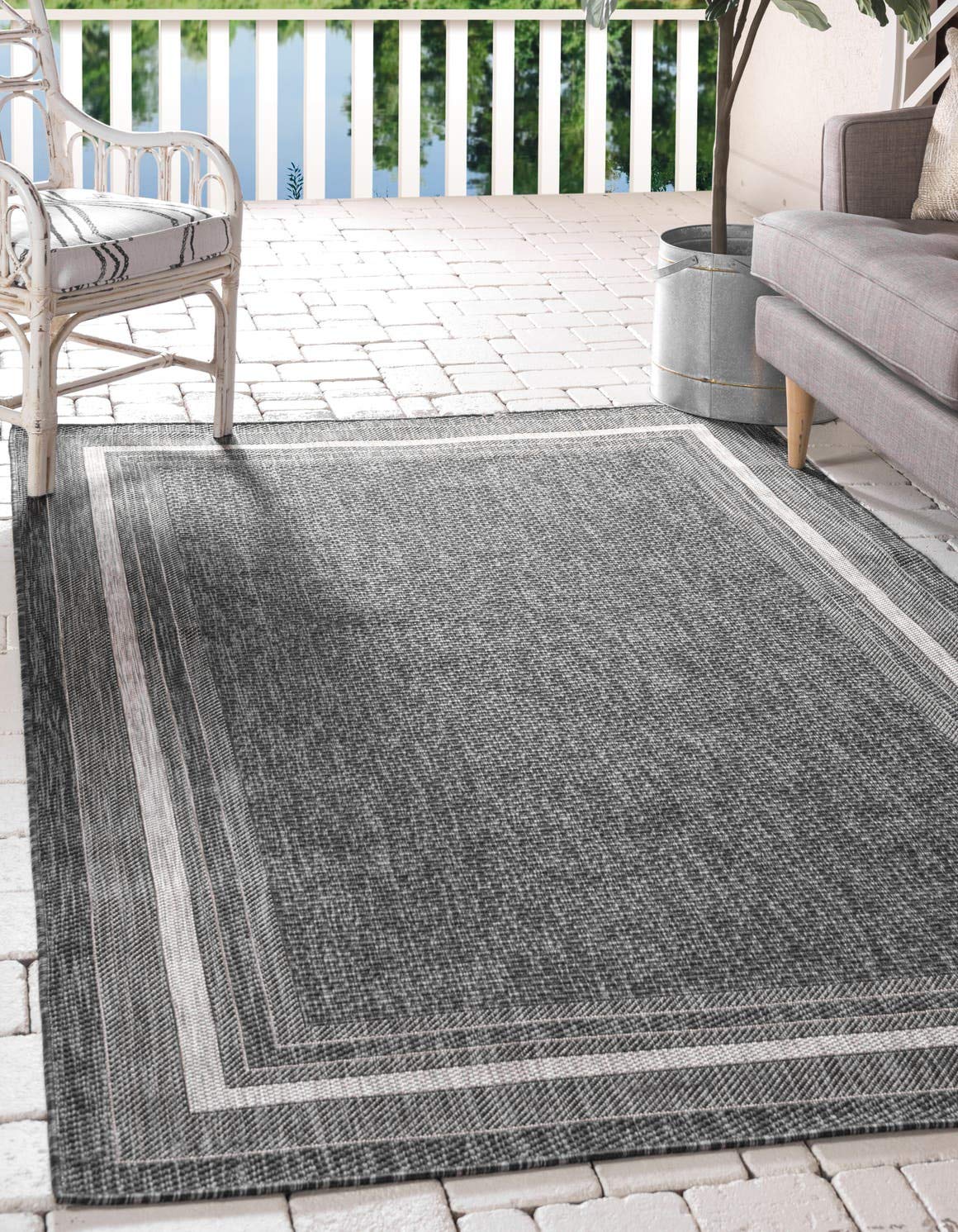 Unique Loom Outdoor Border Collection Area Rug - Soft Border (7' 1" x 10' Rectangle, Black/ Ivory)