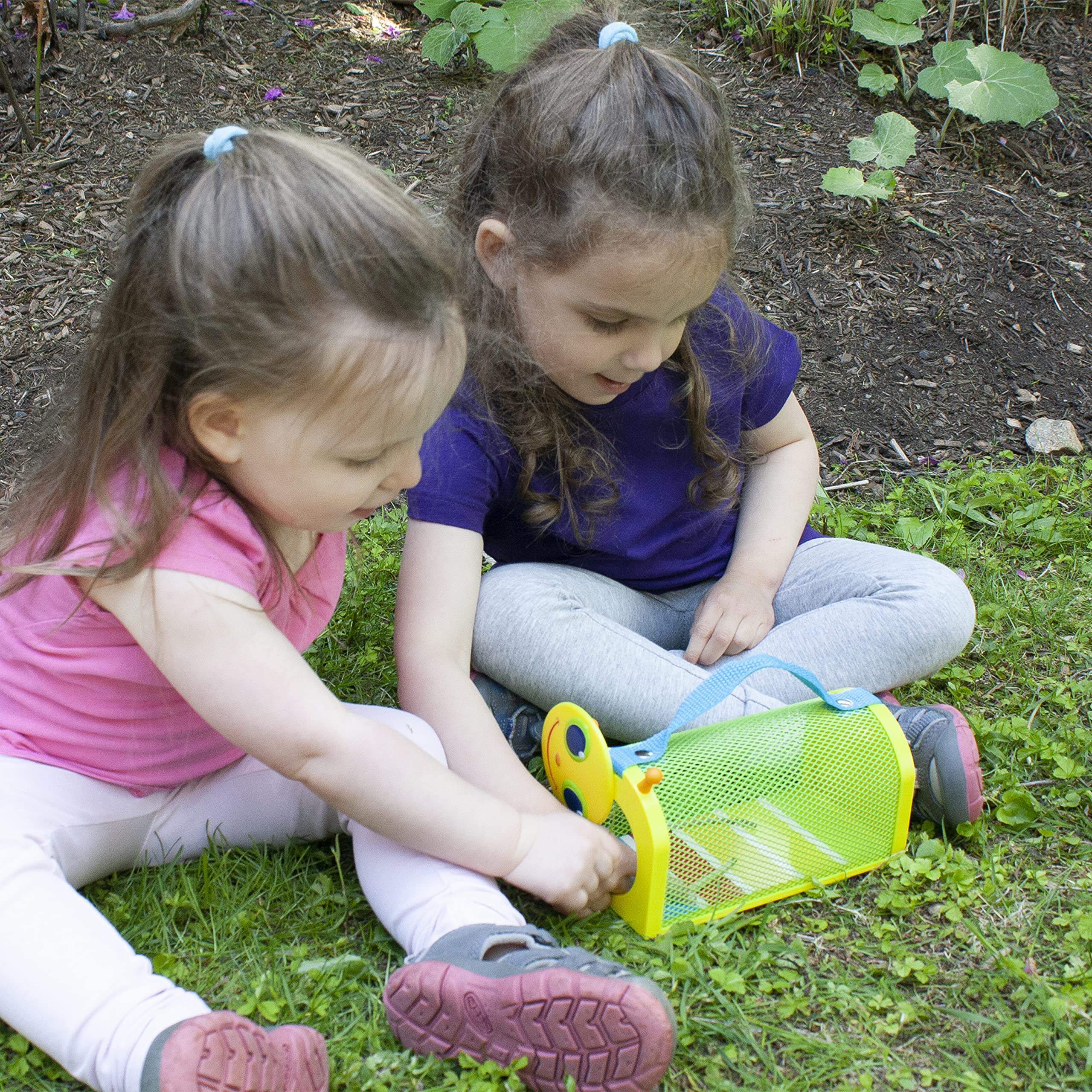 Melissa & Doug Sunny Patch Giddy Buggy Bug House Toy With Carrying Handle and Easy-Access Door