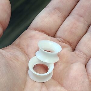 EG GIFTS Pair of White gauges Ultra Thin Walled Silicone Double Flared Flexi Ear Tunnels 6 Sizes to Choose (0 Gauge (8mm))